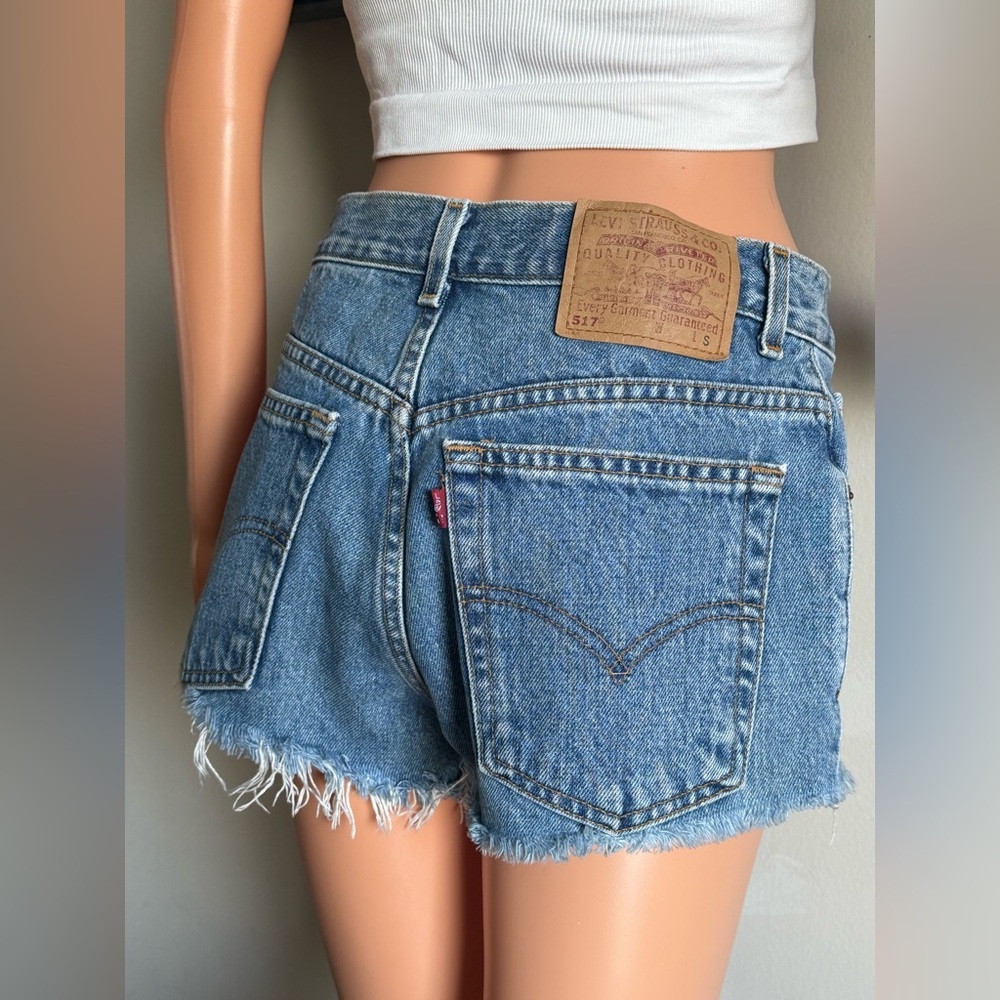 Vintage Levi’s Denim Shorts - Picture 7 of 12